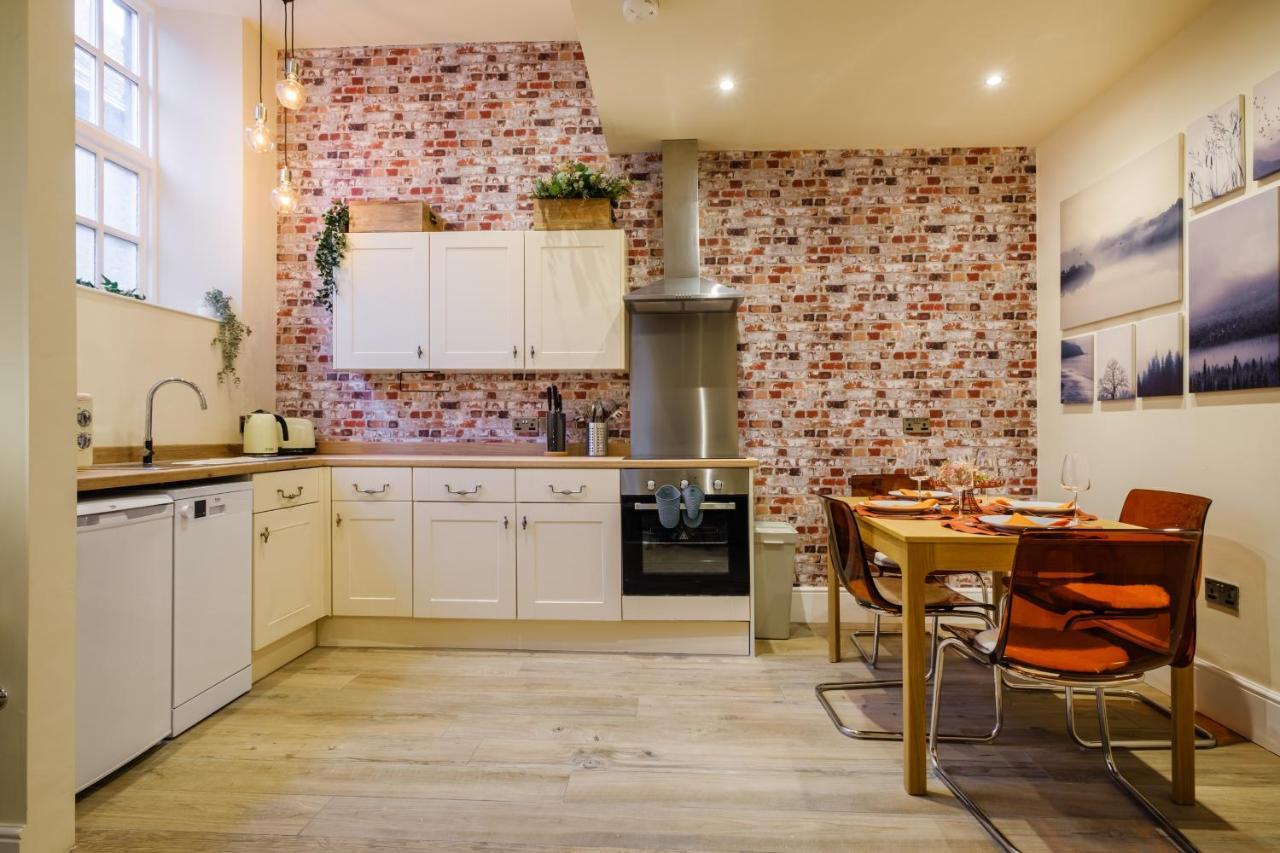 Flat 2, The Old Antiques Warehouse - Free Off-Site Health Club Access With Pool, Sauna, Steam Room & Gym Bowness-on-Windermere Bagian luar foto